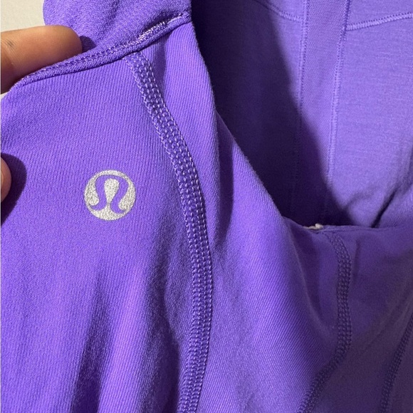 Lululemon 🍋🍇Purple top - Picture 1 of 7